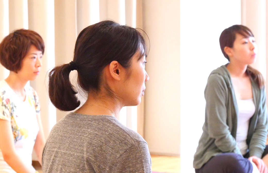 真剣に耳を傾ける生徒の様子