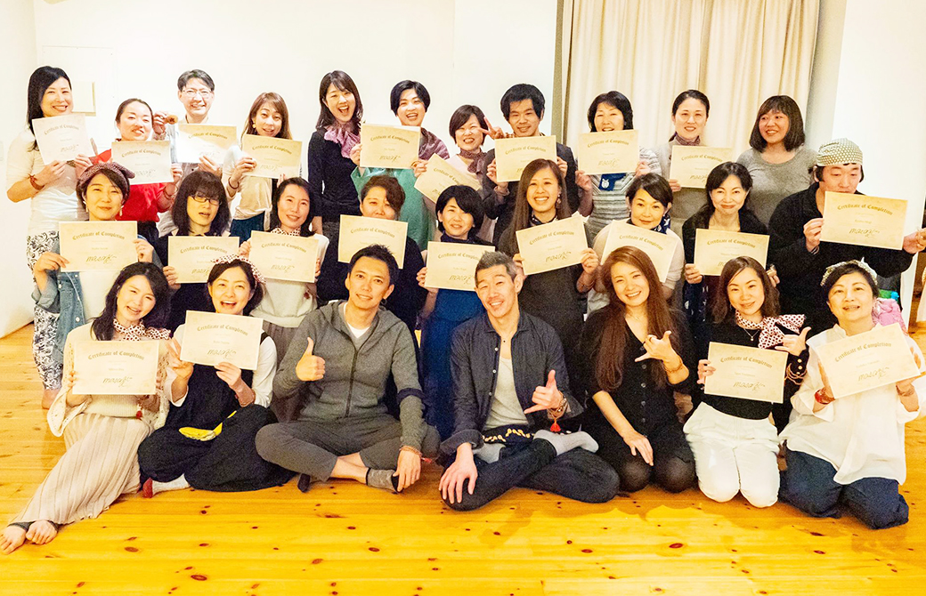 RYT200ヨガ指導者養成講座東京21期の集合写真