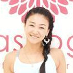 ヨガ講師(磯部佳世子)のアップの写真