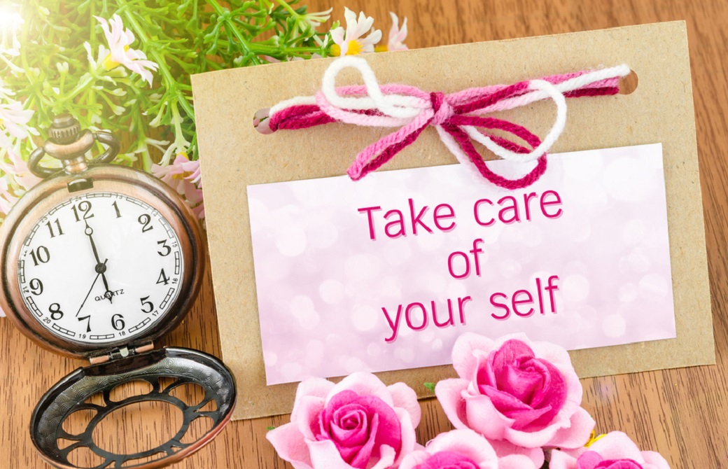 take care of yourselfの文字が書かれたメッセージカード