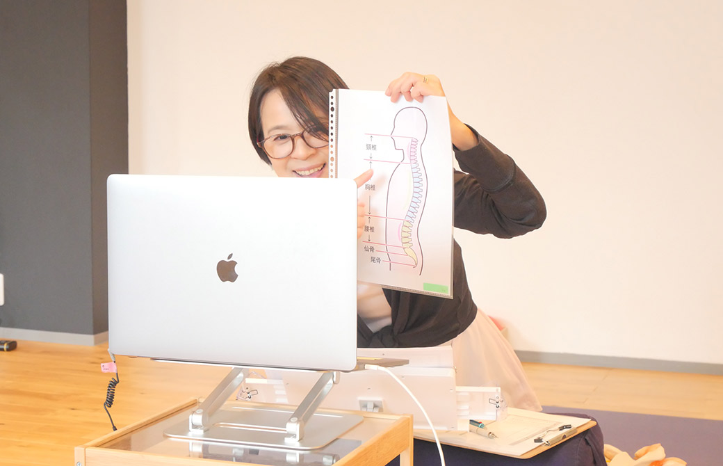 Miwa先生が解剖学を教えている様子