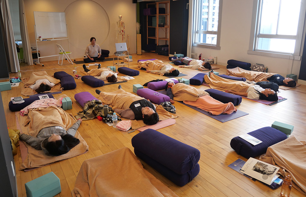 香先生の大阪でのヨガニードラ養成講座