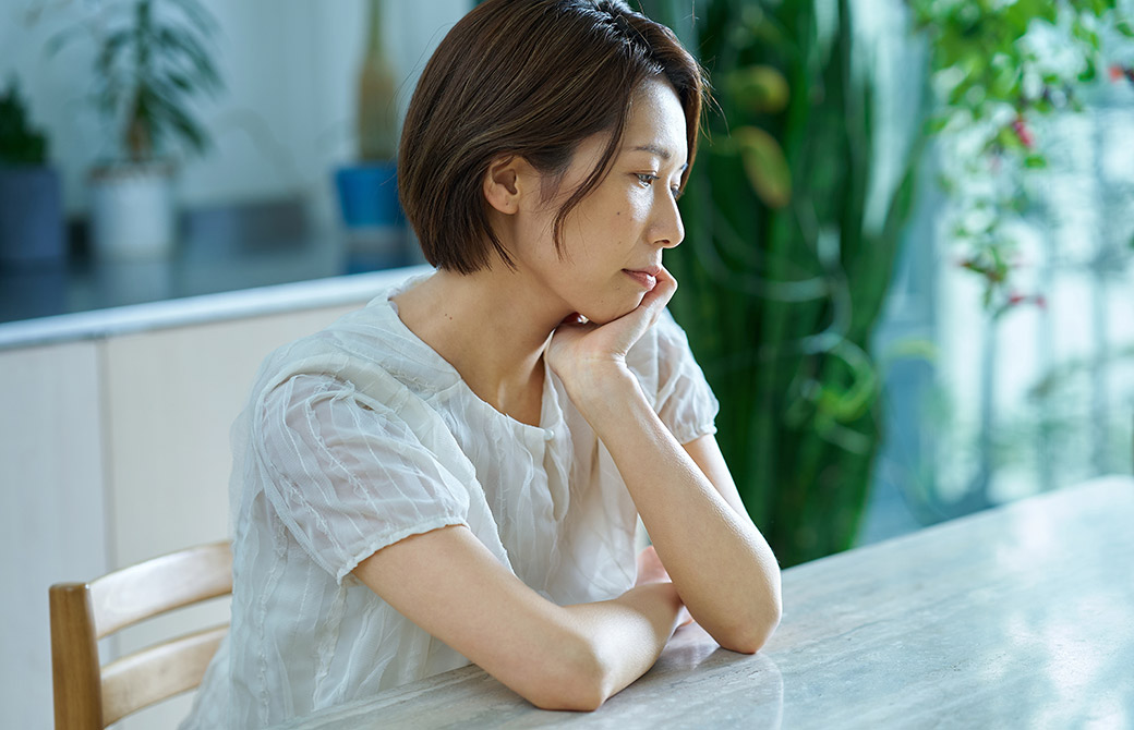 疲れているミドル世代女性