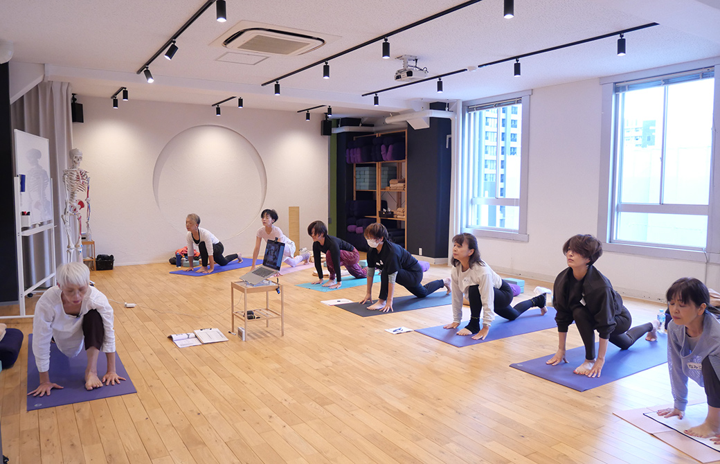 中井先生の太陽礼拝の様子